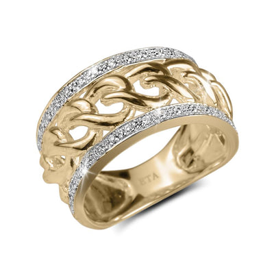 Classica Chain Ring for female, crafted in sterling silver with gold plating, featuring an elegant chain link design bordered by sparkling accents.
